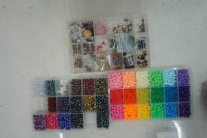 lot 305 image: Lage Craft Bead Lot