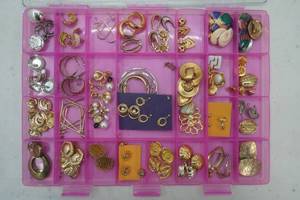 lot 306 image: Gold Tone Earring Lot