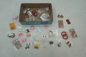 lot 312 image: Large Earring Lot
