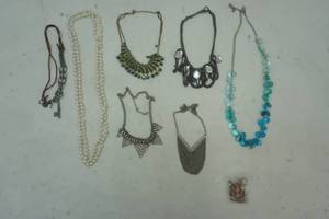 lot 315 image: Necklace Lot