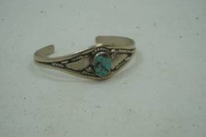lot 317 image: Navajo Turquoise Bracelet