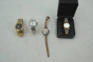 lot 319 image: Watch Lot