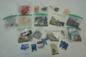 lot 320 image: Large Craft BeadJewelry Making Lot