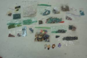 lot 325 image: Jewelry Making Lot