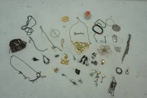 lot 328 image: Fashion Jewelry lot
