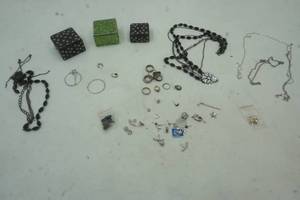 lot 329 image: Fashion Jewelry and Jewelry Box Lot