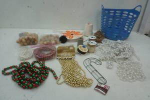 lot 331 image: Crafting and Jewelry Making Lot