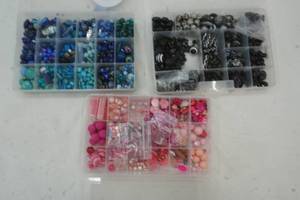 lot 332 image: Beading Lot