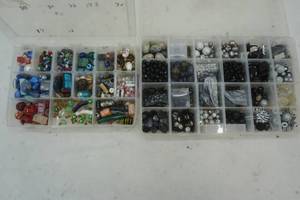 lot 334 image: Beading Lot