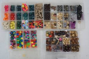 lot 339 image: Wood Bead Lot