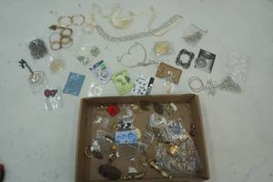 lot 348 image: Jewelry Making Lot