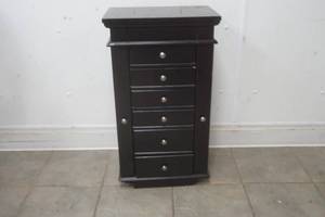 lot 360 image: Jewelry Box