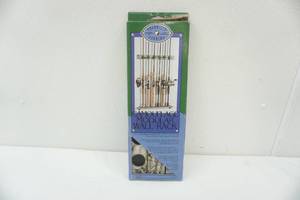 lot 4 image: camo wall rack