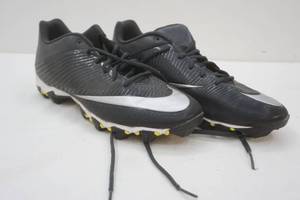 lot 7 image: golf shoes
