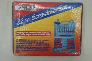 lot 92 image: screw driver set