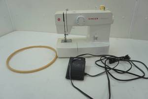lot 95 image: sewing machine