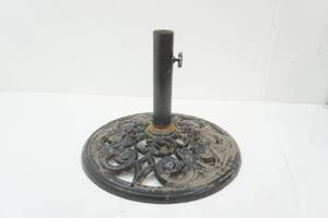 lot 100 image: umbrella stand