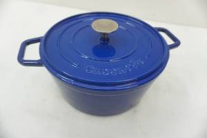 lot 115 image: Cast iron casserole