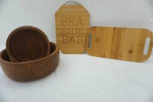 lot 133 image: Wood serving items