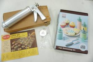 lot 148 image: Vintage and new decorator kits, baking