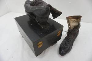 lot 151 image: Vintage shoe shine kit and antique leather shoes
