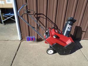 Toro power curve sno thrower. Electric start. Consignor says it runs. As shown.