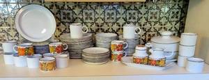 lot 30 image: Vintage Stonehenge Midwinter Nasturtium with Creation Pattern Chinaware Service  75 pieces