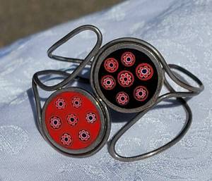 lot 24 image: Groovy 70s Sterling Abstract Cuff Bracelet, signed