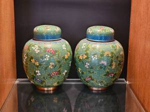 lot 10 image: Vintage Set of Enamel Cloisonne Jars