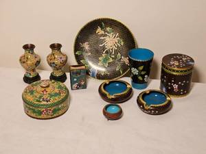 lot 11 image: Vintage Set of Cloisonne Oriental Dcor Items