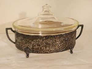 lot 87 image: Stunning Vintage Pyrex Casserole in Pressed Silver Frame