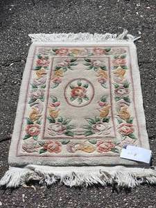 lot 50 image: Delightful Wool Oriental Rug Mat - Beige Floral