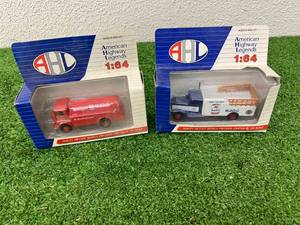 lot 26 image: Mobil Oil 164 Scale Trucks