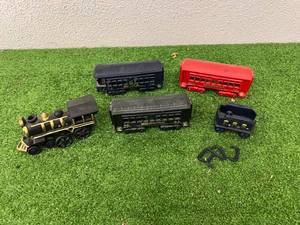 lot 56 image: Cast Iron Train