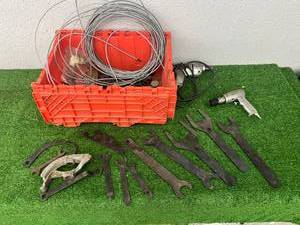 lot 86 image: Tote of Tools