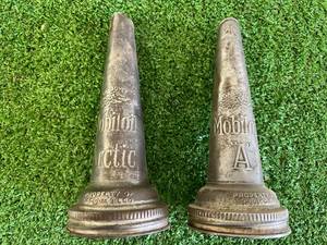 lot 133 image: Gargoyle Mobiloil Artic & Mobiloil A Glass Bottle Tops