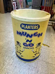 lot 136 image: Planters Munch N Go Snacks Upright Ice Down Cooler