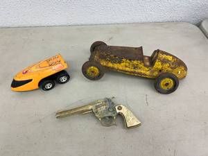 lot 154 image: Toys - 1930s Car Missing Wheel