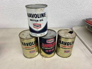 lot 162 image: Texaco Havoline Motor Oil Cans