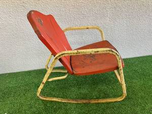 lot 218 image: Childrens Metal Rocking Chair