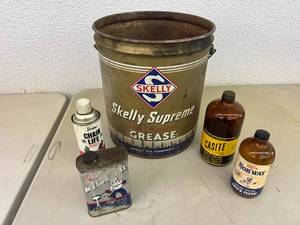 lot 230 image: Skelly Grease Can & More
