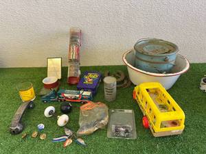 lot 241 image: Mixed Collectibles Lot