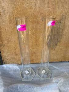 lot 9 image: 2 1000 mL Graduated Cylinders Made in Japan