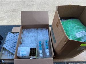 lot 27 image: Assorted vials, plastic and glass, and screw cap vials.