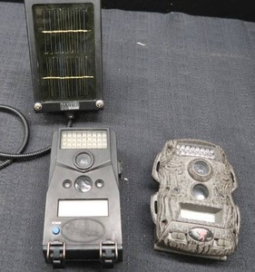 lot 88 image: TRAIL CAMS AND SOLAR PANEL