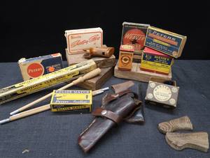 lot 89 image: VINTAGE  POSSIBLY ANTIQUE FUN LOT