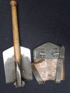 lot 92 image: VINTAGE ARMY ISSUE TRAVEL SHOVEL