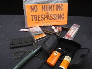 lot 124 image: HUNTERS LOT WITH DEER CALL