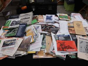 lot 198 image: HUGE LOT GUN MANUALS  AND RELOADING INFORMATION