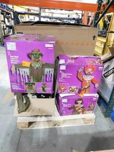 lot 8 image: Pallet of Halloween Decorations-missing parts